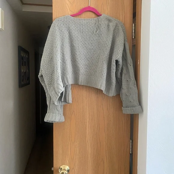 Chunky Gray Cable Knit Cropped Cardigan - Picture 3 of 3